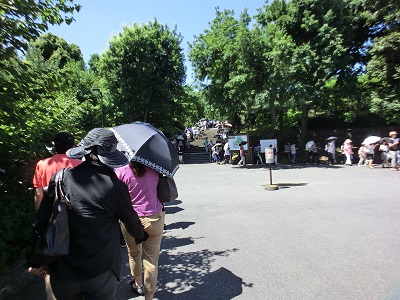 ずらっと行列が続いていた