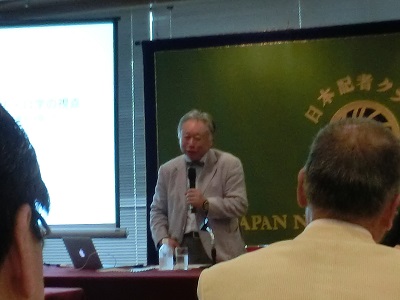 会見する鬼頭宏上智大学教授