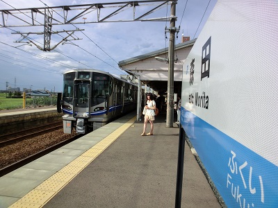 福井まで1駅だが、普通電車は1時間に1本