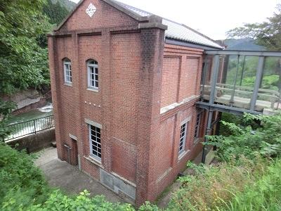 川沿いにある水力発電所の跡地が記念館にリフォームされていた