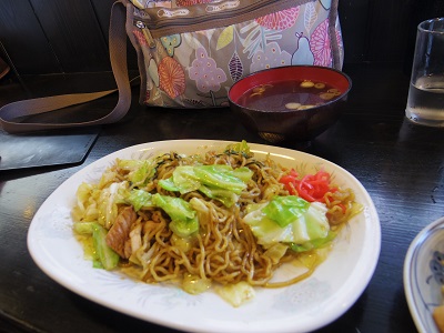 こちらは焼きそばとスープは別々