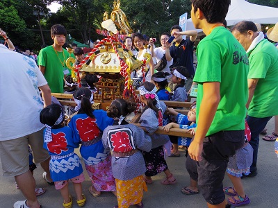 子どもみこし発進