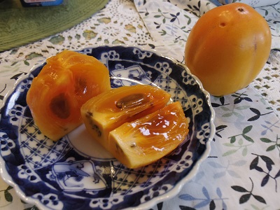 切ってみると丸で熟し柿だ