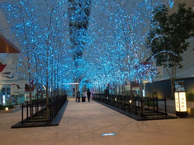 4階の広小路にはLEDライトのアーケード